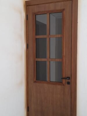 باب خشب مع زجاج