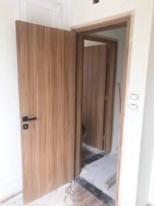 باب خشب مع قشره طبيعي